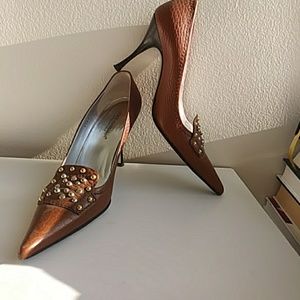 DOLCE &GABANA BROWN METAL DETAIL POINTY 7